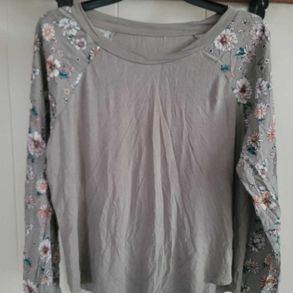 Kohl's size small sage green top